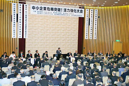 会 場
